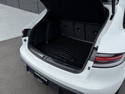 New 2026 Porsche Macan image 32
