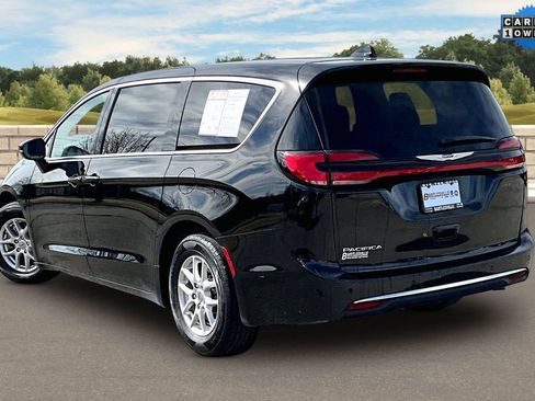 Used 2024 Chrysler Pacifica Touring-L image 11