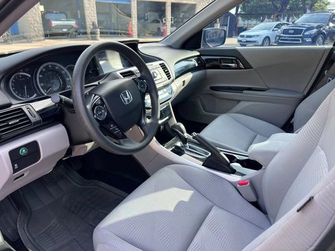 Used 2017 Honda Accord LX image 10