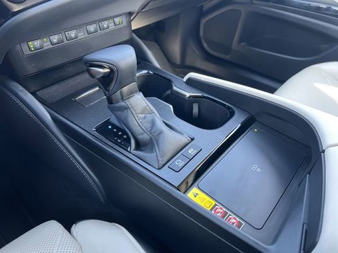 Used 2024 Lexus ES 300h Ultra Luxury w/ Accessory Package (Z2) FWD image 22
