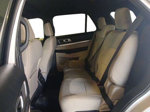 Used 2018 Ford Explorer XLT FWD image 13