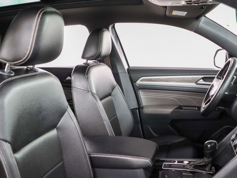 Used 2022 Volkswagen Atlas Cross Sport SE image 27