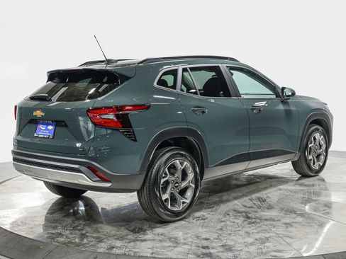 Used 2025 Chevrolet Trax LT w/ Driver Confidence Package image 7