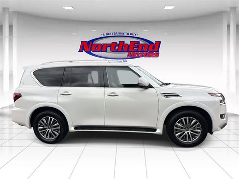 Used 2024 Nissan Armada SL w/ Captain's Chairs Package image 2