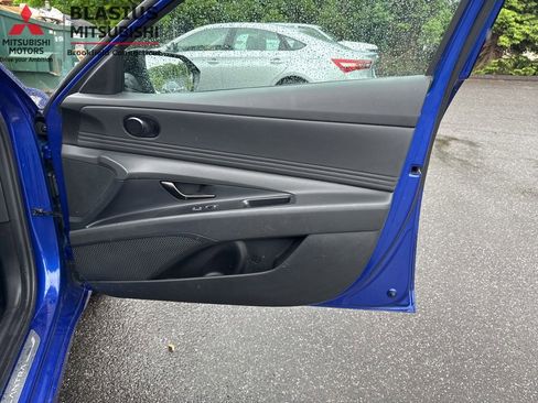 Used 2025 Hyundai Elantra Sport FWD image 32