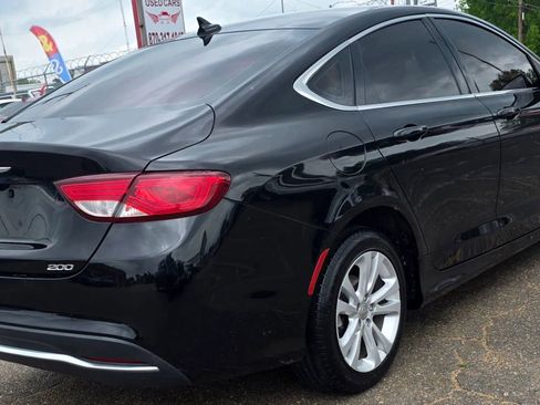 Used 2017 Chrysler 200 Limited Platinum FWD image 3