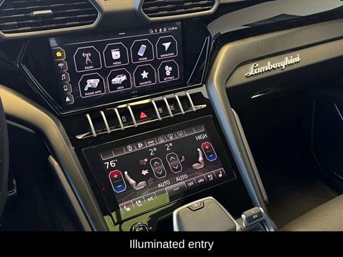 Used 2022 Lamborghini Urus image 16