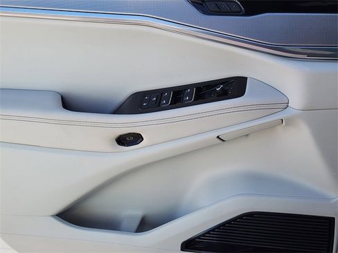 Used 2025 Jeep Wagoneer S Limited image 23