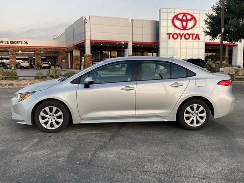 Used 2025 Toyota Corolla LE FWD image 8