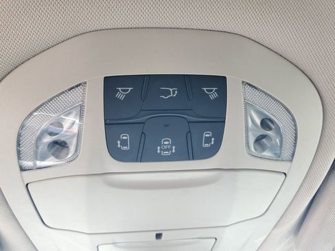 Used 2023 Chrysler Pacifica Touring-L FWD image 25