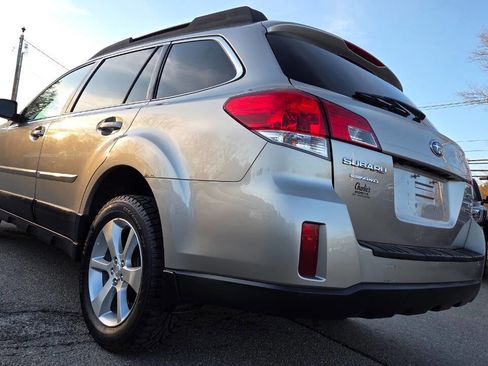 Used 2014 Subaru Outback 2.5i Limited image 11