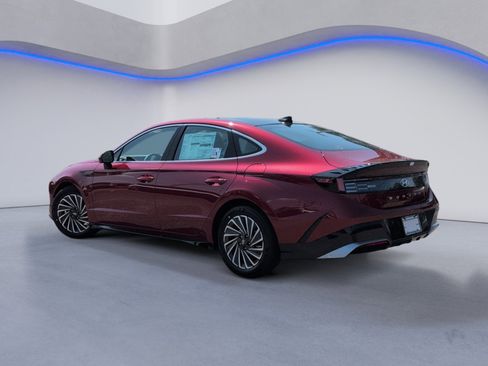 New 2025 Hyundai Sonata Limited image 9