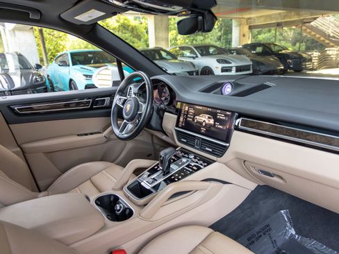 Certified 2021 Porsche Cayenne S AWD/4WD image 64