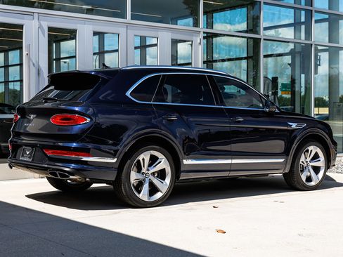 Certified 2024 Bentley Bentayga image 9