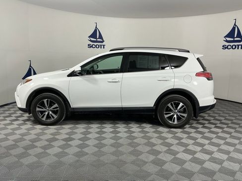 Used 2018 Toyota RAV4 XLE image 4