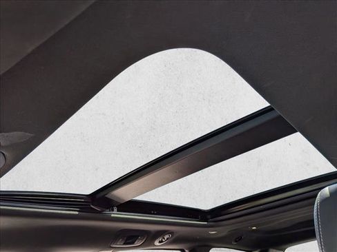 Used 2022 Chrysler Pacifica Limited w/ S Appearance Package image 17