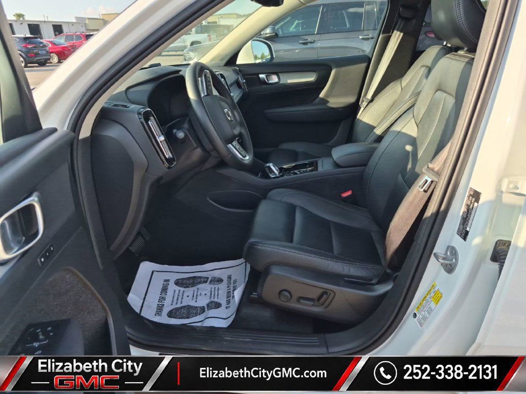 Used 2024 Volvo XC40 B5 Plus AWD/4WD image 6