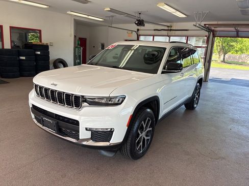 Used 2024 Jeep Grand Cherokee L Limited AWD/4WD image 3