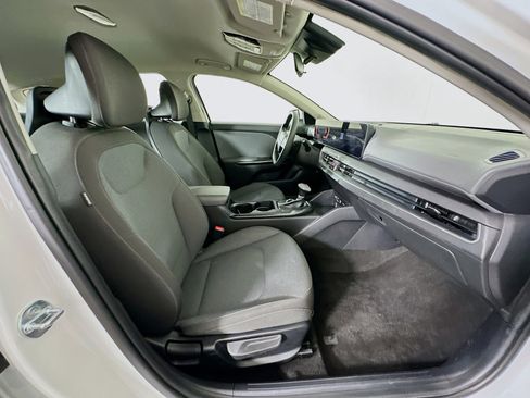 Used 2025 Kia K4 LXS image 29