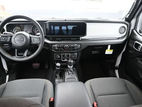 Used 2024 Jeep Gladiator Sport AWD/4WD image 4