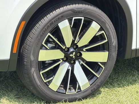 Used 2025 Mitsubishi Outlander SE FWD image 16