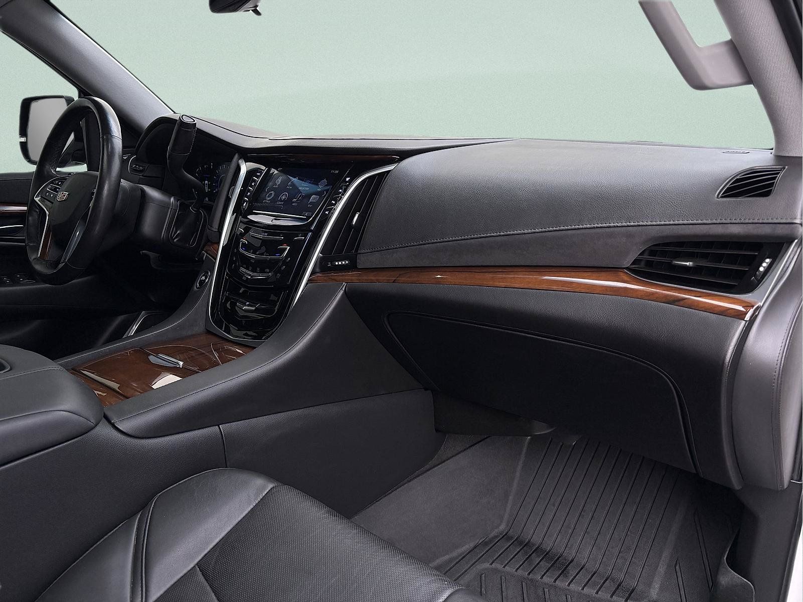 Used 2020 Cadillac Escalade Luxury AWD/4WD image 43