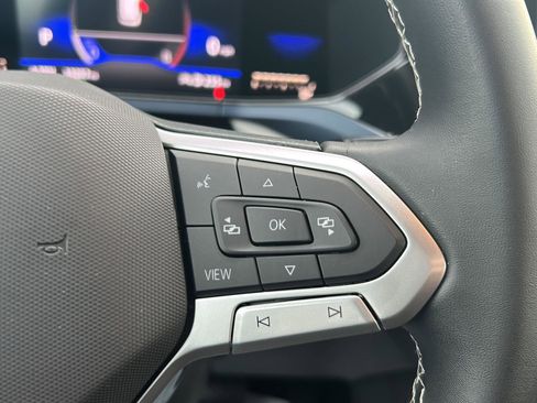 Certified 2022 Volkswagen Taos SE image 25