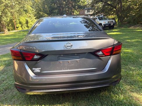 Used 2019 Nissan Altima 2.5 S FWD image 12