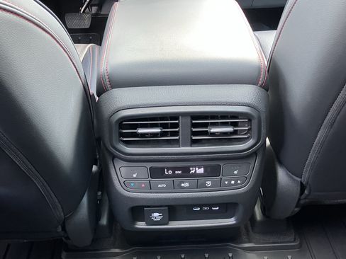 Certified 2025 Honda Pilot Black Edition image 32