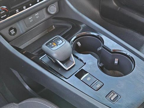 Used 2024 Nissan Rogue SV image 12