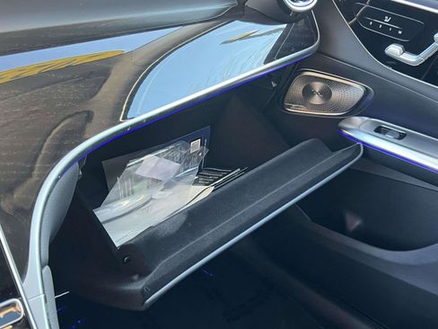 Used 2025 Mercedes-Benz GLC 350e 4MATIC image 10