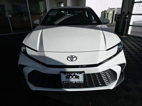 Used 2025 Toyota Camry SE image 8