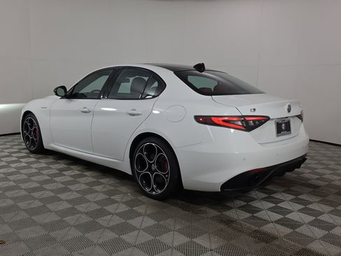 Used 2025 Alfa Romeo Giulia w/ Veloce Package Rwd image 5