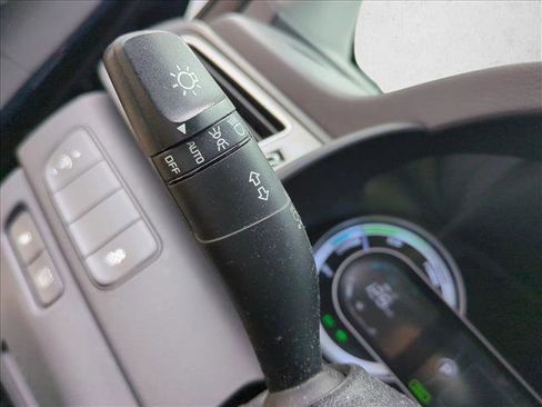 Used 2017 Kia Niro LX FWD image 11