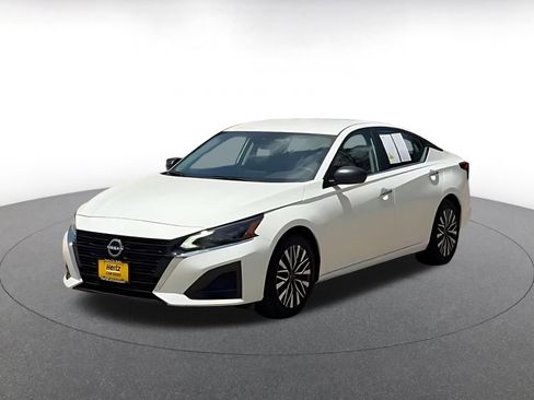 Used 2025 Nissan Altima 2.5 SV FWD image 7