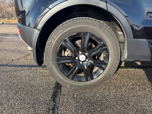 Used 2019 Land Rover Range Rover Evoque SE Premium image 25