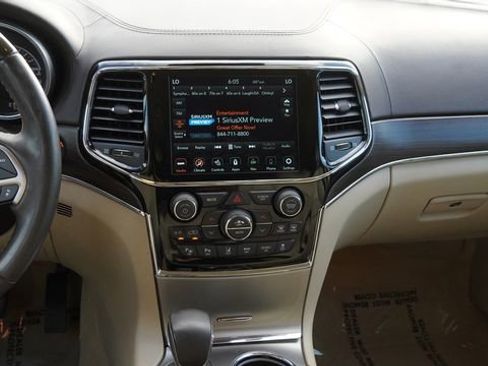 Used 2020 Jeep Grand Cherokee Overland AWD/4WD image 15