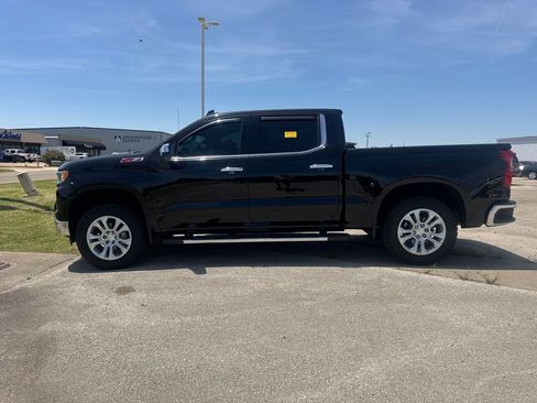 Used 2023 Chevrolet Silverado 1500 LTZ AWD/4WD image 2