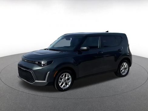 Used 2025 Kia Soul LX w/ LX Technology Package image 4