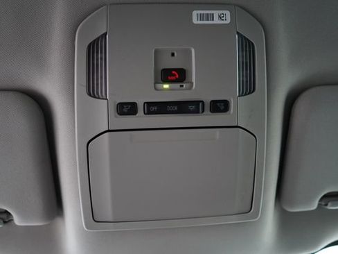 Used 2024 Toyota Highlander LE AWD/4WD image 58