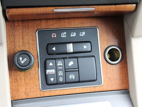 Used 2015 Land Rover LR4 HSE LUX image 34