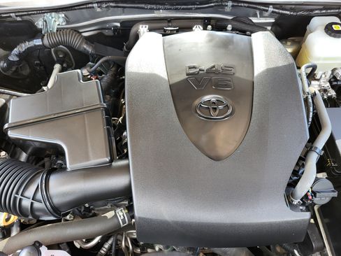 Certified 2021 Toyota Tacoma TRD Off-Road w/ TRD Premium Off Road Package AWD/4WD image 24