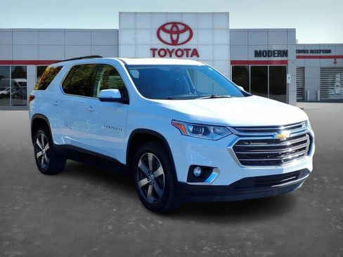 Used 2021 Chevrolet Traverse LT w/ LT Premium Package image 2