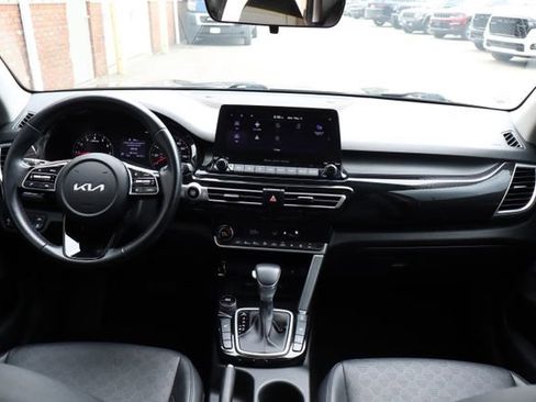 Used 2022 Kia Seltos EX AWD/4WD image 41