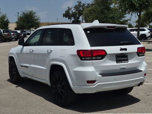 Used 2019 Jeep Grand Cherokee Altitude RWD image 3
