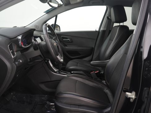 Used 2020 Chevrolet Trax LT w/ LT Convenience Package image 22