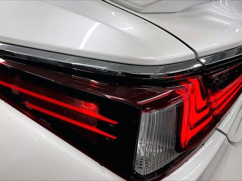 Used 2019 Lexus ES 300h w/ Premium Package FWD image 28