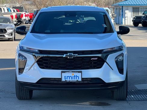 Used 2024 Chevrolet Trax RS w/ Sunroof Package FWD image 10