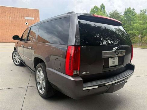 Used 2011 Cadillac Escalade ESV Premium AWD/4WD image 4
