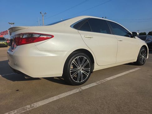 Used 2016 Toyota Camry SE image 5
